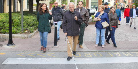 Un sistema de semáforos inteligente avisa a personas con discapacidad visual en la ciudad madrileña de Getafe