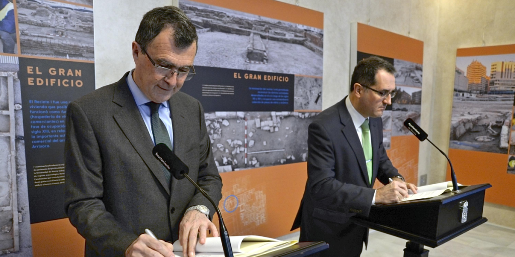firma del acuerdo entre Iberdrola y el Ayuntamiento de Murcia