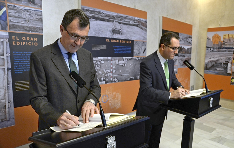 firma del acuerdo entre Iberdrola y el Ayuntamiento de Murcia