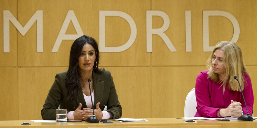 Begoña Villacís e Inmaculada Sanz en el Ayuntamiento de Madrid