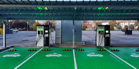 Recargas gratuitas para vehículos eléctricos de personal sanitario, repartidores y taxistas