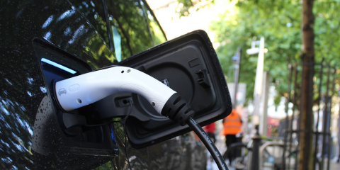 Impulso a la movilidad eléctrica en Pamplona con la instalación de 26 tomas de recarga