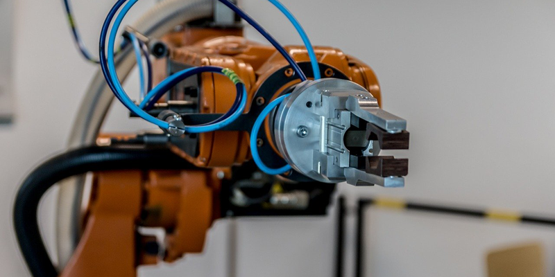 La robótica es la rama de las ingenierías y las ciencias de la computación que se encarga del diseño, construcción, operación, estructura, manufactura y aplicación de los robots.