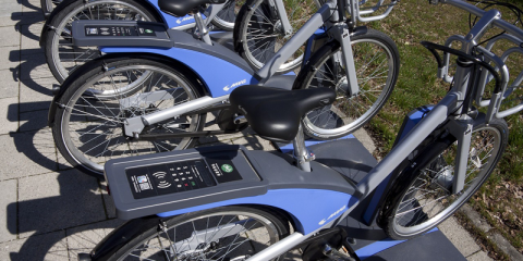 Murcia acoge el piloto de un sistema público de recarga para bicicletas eléctricas