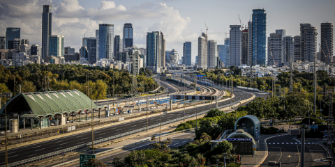 Proyecto piloto de carretera eléctrica para cargar vehículos en Tel Aviv, Israel