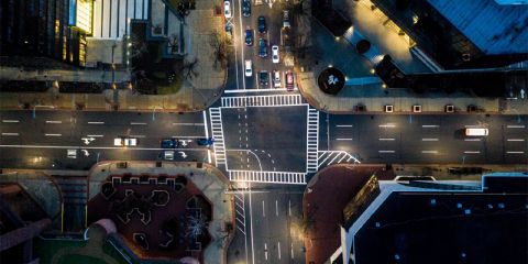 Un informe de Signify analiza las etapas para desarrollar una ciudad inteligente a través de plataformas y software de IoT