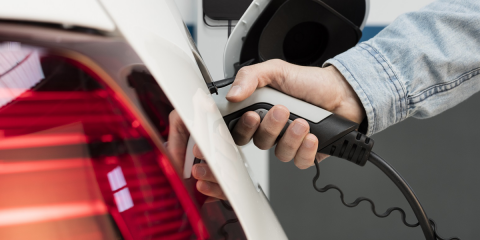 Acuerdo para la instalación de 68 puntos de recarga de vehículos eléctricos en Madrid