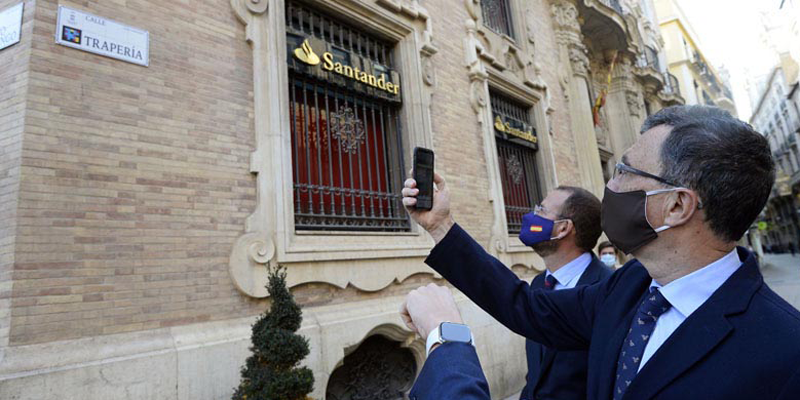 Murcia instala placas inteligentes que ofrecen información sobre la historia de sus calles