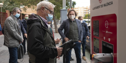 En marcha la instalación de tres nuevas estaciones de recarga rápida de VE en Valencia
