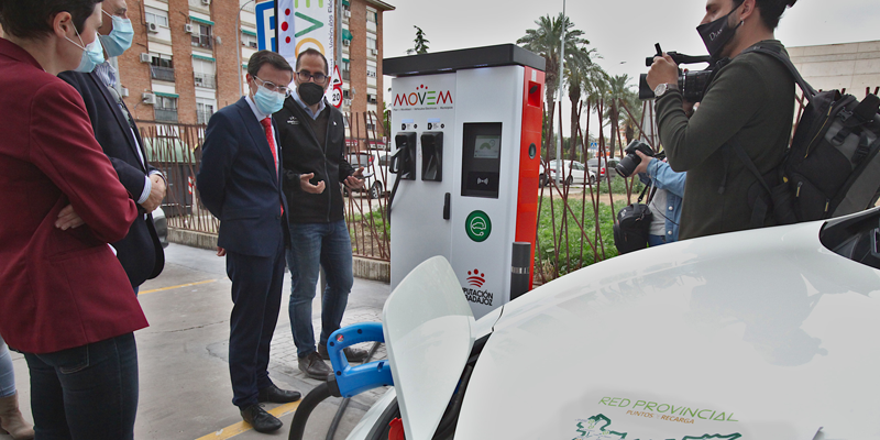 La red de electrolineras de la provincia de Badajoz comenzará a funcionar el próximo verano