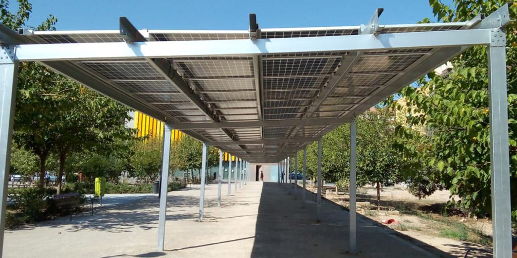 El Ayuntamiento de Valencia pone en marcha ocho pérgolas fotovoltaicas en barrios y pedanías de la ciudad