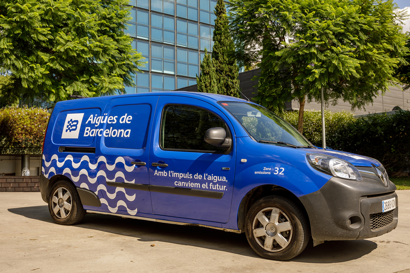 nuevo rótulo en la flota de vehículos eléctricos de Aigües de Barcelona