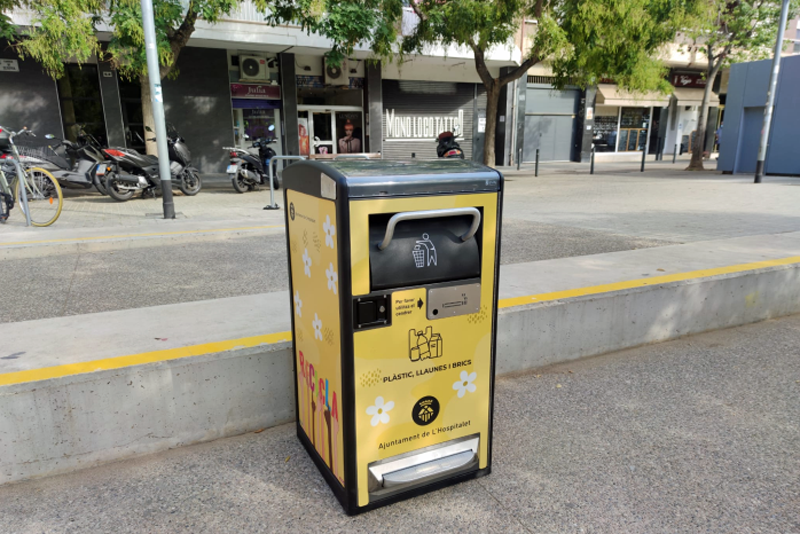 Future Street instala 20 papeleras compactadoras inteligentes en  L'Hospitalet para probar su uso • ESMARTCITY