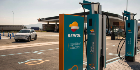 Proyecto para instalar 610 puntos de recarga de VE en estaciones de servicio de la Península Ibérica