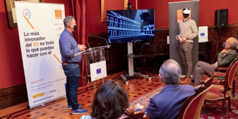 Un piloto 5G permite visitar la Plaza del Obradoiro de Santiago de Compostela de manera virtual