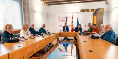 La Generalitat Valenciana impulsa cursos de asesoramiento digital para mayores de 65 años