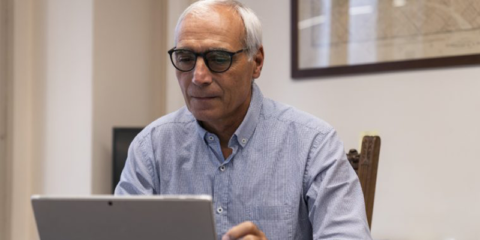 La iniciativa para reducir la brecha digital ‘Connectem Barcelona’ llega al barrio del Besòs i el Maresme