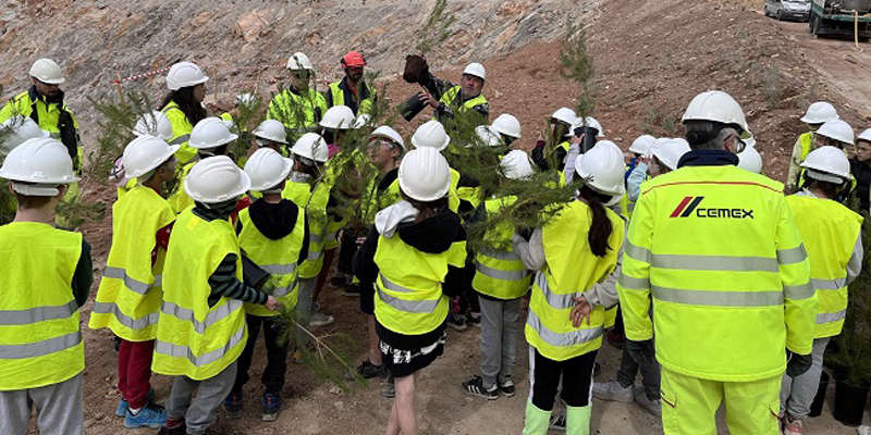 Casi 100 alumnos participaron en las jornadas de concienciación ambiental de Cemex en Begues