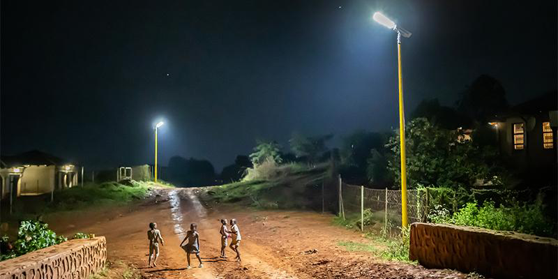 Schréder impulsa la instalación de luminarias solares inteligentes en un pueblo de Sudáfrica