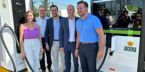 El Ayuntamiento de Elche incorpora ocho autobuses eléctricos y una estación de recarga