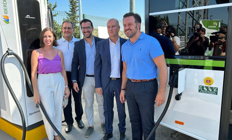 autobuses eléctricos y estación de recarga en Elche