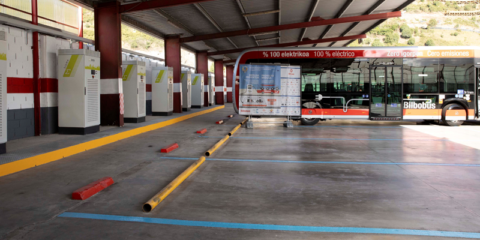 Finaliza la instalación que permitirá transferir energía del metro para recargar los autobuses en Bilbao