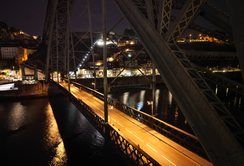 iluminación del Ponte Luís I de Oporto