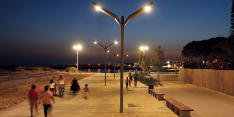 Informe técnico de Schréder sobre sus soluciones inteligentes de iluminación solar