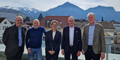 Alianza entre Schréder y Photinus para llevar la iluminación solar inteligente a todo el mundo