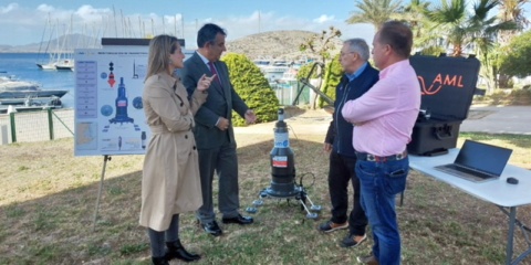 Finaliza la instalación de boyas con sensores en el Mar Menor para recoger y analizar datos