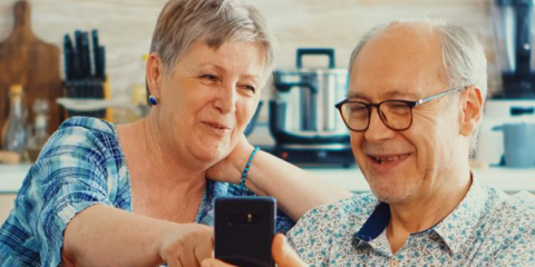 El Gobierno de Aragón impulsa talleres de formación digital dirigidos a mayores de 65 años