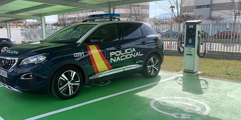 ETRALUX instalará 800 puntos de recarga dobles para los vehículos eléctricos de la Policía Nacional