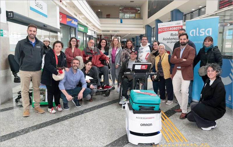 Fundación ONCE prueba el robot de asistencia a personas con discapacidad en la estación de autobuses de Oviedo