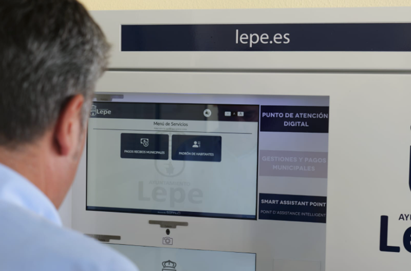 El Ayuntamiento de Lepe presenta los nuevos Cyber Cajeros Ciudadanos instalados por Sepalo