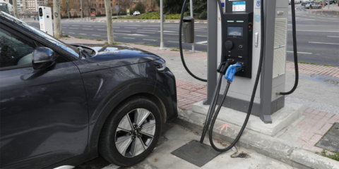 El Ayuntamiento de Madrid licita la construcción de una electrolinera en el distrito de Carabanchel