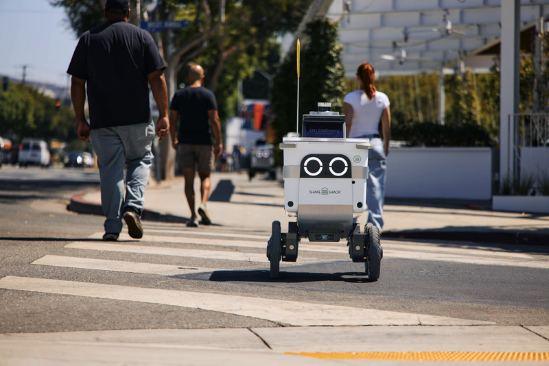 robots autónomos de reparto en Los Ángeles