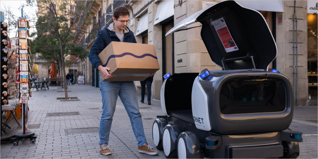 Las calles de Barcelona acogen las pruebas de un robot autónomo de reparto de paquetería