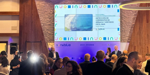 Dinycon recibe un premio por sus sistemas de detección de corrientes de resaca y vertidos en el mar
