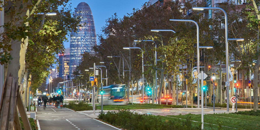 Salvi ilumina el nuevo tramo del tranvía de la Diagonal de Barcelona para una ciudad más sostenible