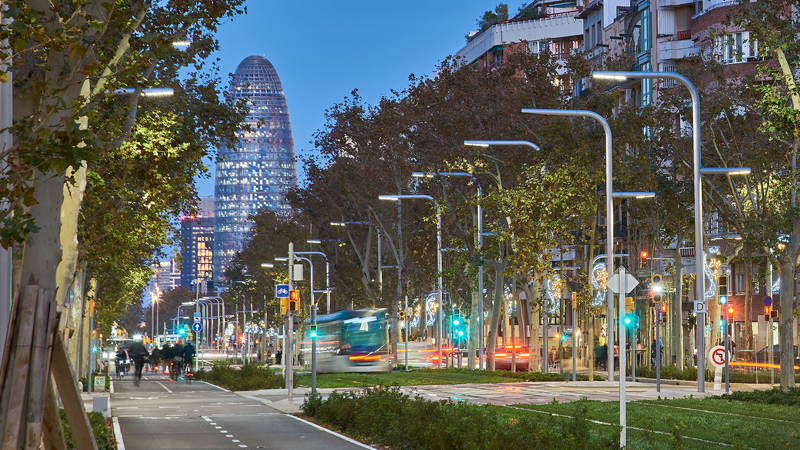 iluminación de Salvi en el nuevo tramo del tranvía de la Diagonal de Barcelona