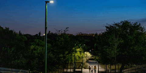 La iluminación solar permite impulsar la eficiencia del alumbrado público en verano
