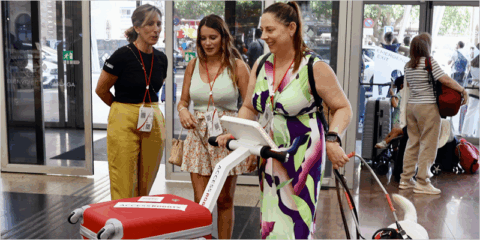 Fundación ONCE prueba un robot de asistencia en la estación de tren Málaga María Zambrano