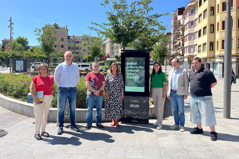 Irún estrena un asistente virtual, un planificador de rutas y tótems interactivos para la transformación digital del turismo
