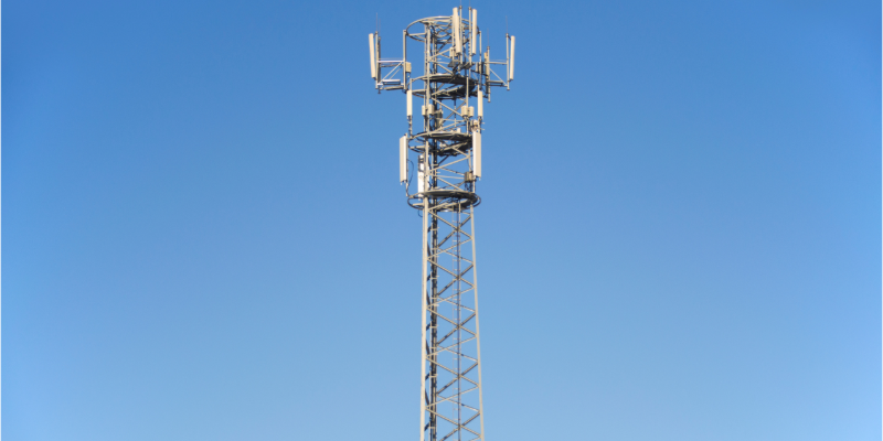 Poste de telecomunicaciones