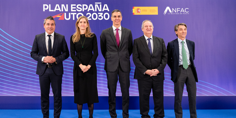 autoridades en la presentación del Plan España Auto 2030