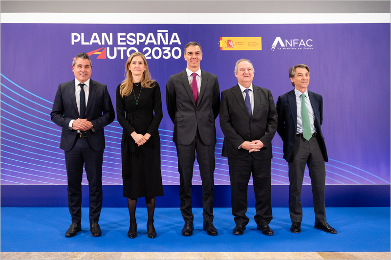autoridades en la presentación del Plan España Auto 2030