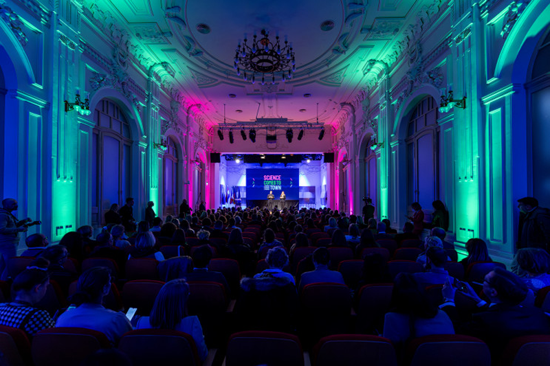 La inauguración del proyecto reunió a numerosos representantes locales e internacionales de instituciones, la comunidad científica y políticos.