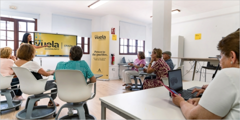 Andalucía refuerza la capacitación digital en los municipios con ayudas a los Puntos Vuela