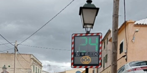 La localidad de Calvià implementa radares pedagógicos de Dinycon para mejorar la seguridad vial