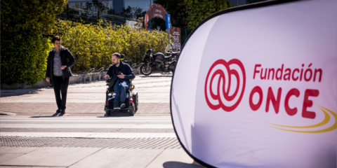Fundación ONCE prueba el proyecto WalkerPisa para reforzar la seguridad en los pasos de peatones